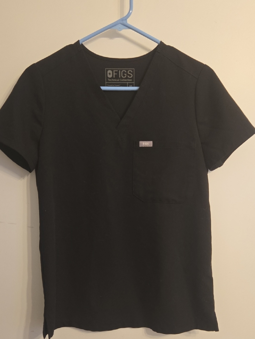 Figs Women's Black Short-Sleeve V-Neck Scrub Top